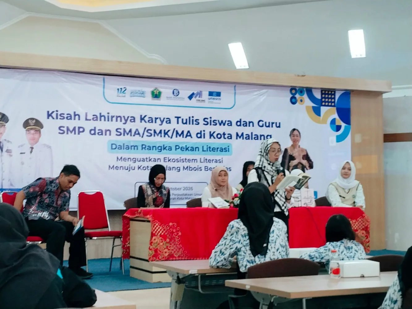Merayakan Literasi: Bedah Buku Antologi Pentigraf "Teka-Teki Luna" Karya Guru SMK Sriwedari di Perpustakaan Kota dan Daerah